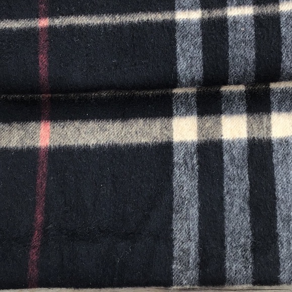 [SOLD] Burberry Classic Giant Check Cashmere Scarf - Picture 7 of 8